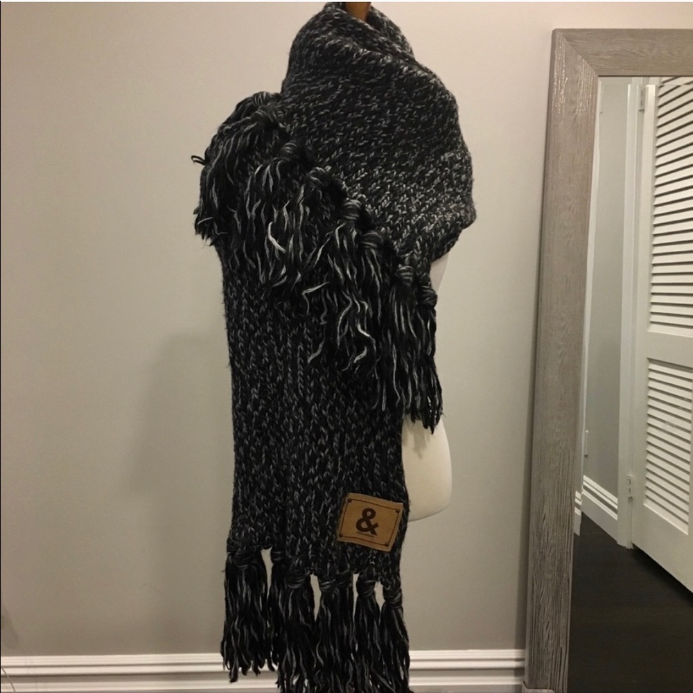 Dolce & Gabbana Chunky Scarf - Picture 4 of 4